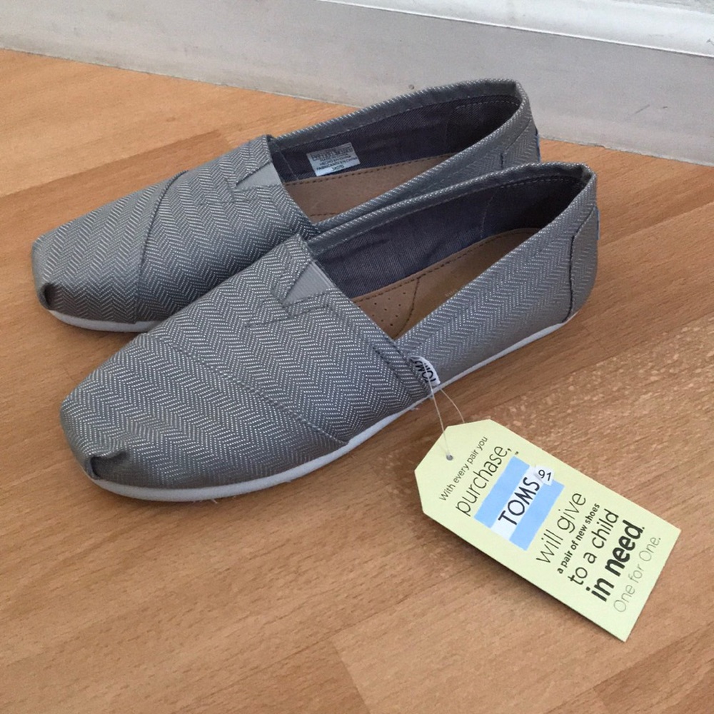 BRAND NEW Toms slip ons chevron pattern